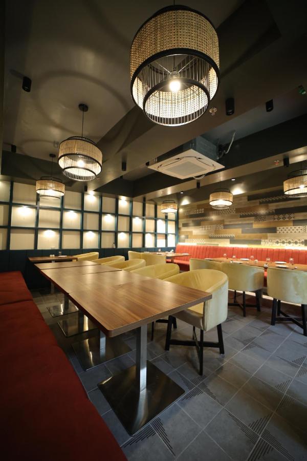 Hotel Marigold บูบันเนสชวาร์ ภายนอก รูปภาพ
