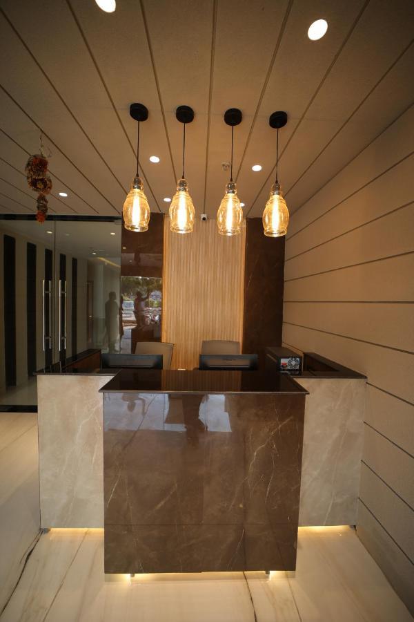 Hotel Marigold บูบันเนสชวาร์ ภายนอก รูปภาพ